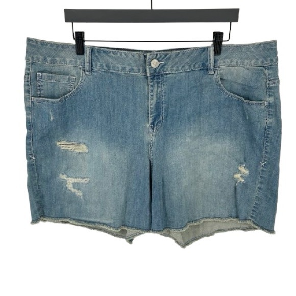 Lane Bryant Pants - NWT Lane Bryant Boyfriend Distressed Weekend Short Size 22